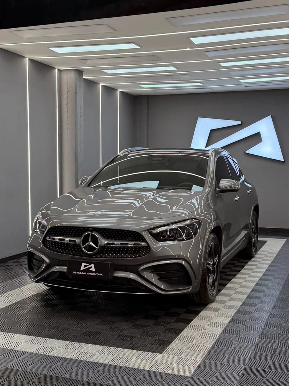 Mercedes-Benz GLA en el box de Detailing Argentina