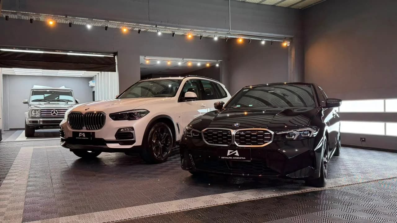 Box de Detailing Argentina con vehículos recién protegidos